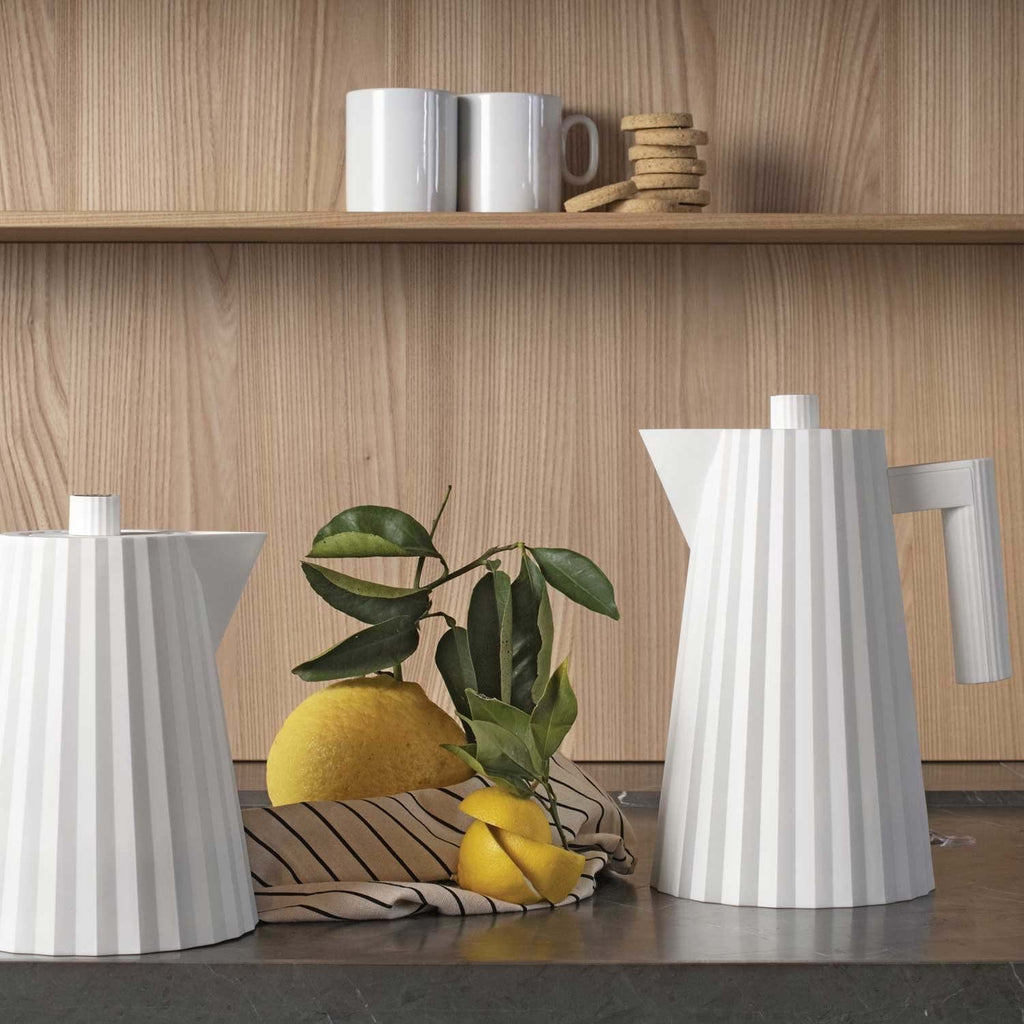 Plisse Elektrisk Vattenkokare 1 L från Vålamagasinet Presenttips, Alessi, Image-2