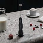 Pulcina Mjölkskummare från Vålamagasinet Kökstillbehör, Alessi, Image-2