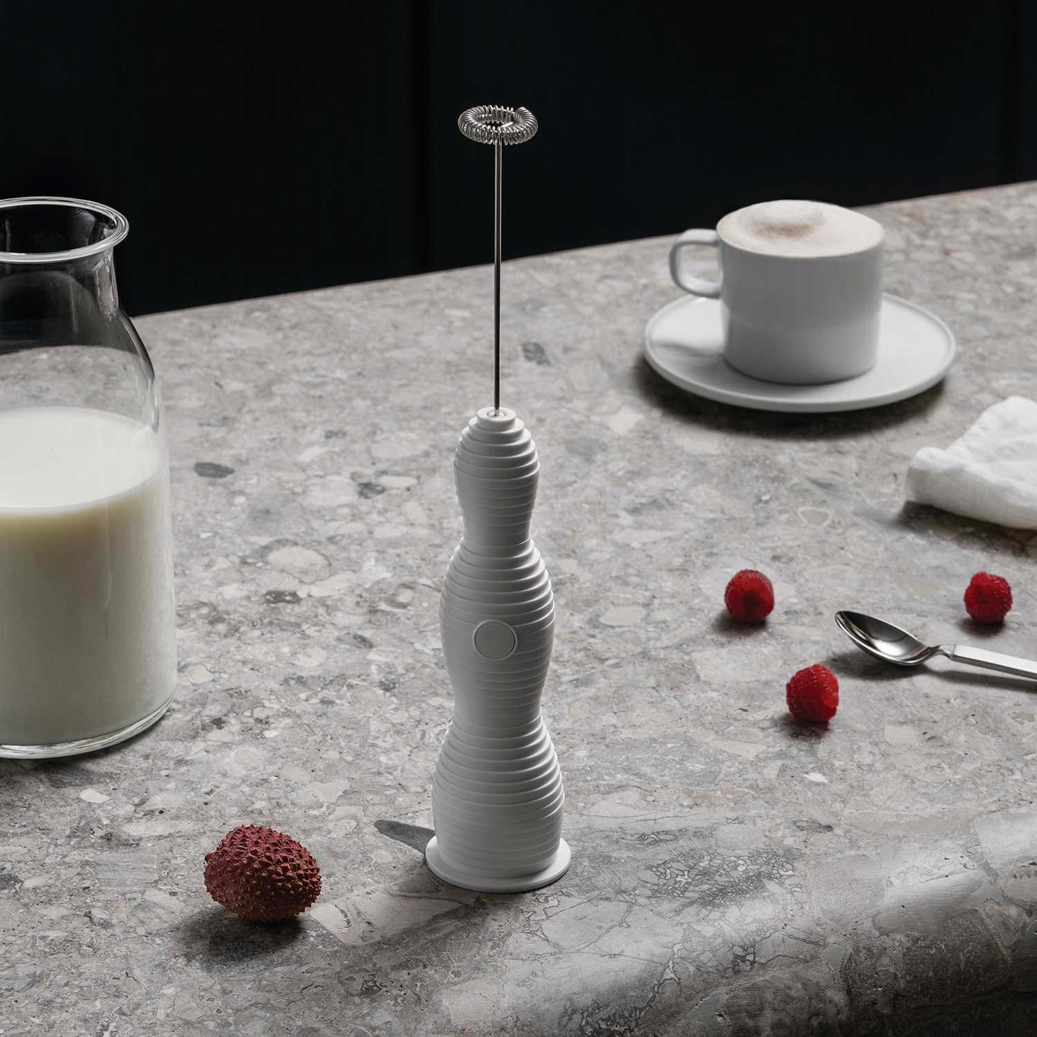 Pulcina Mjölkskummare från Vålamagasinet Kökstillbehör, Alessi, Image-2