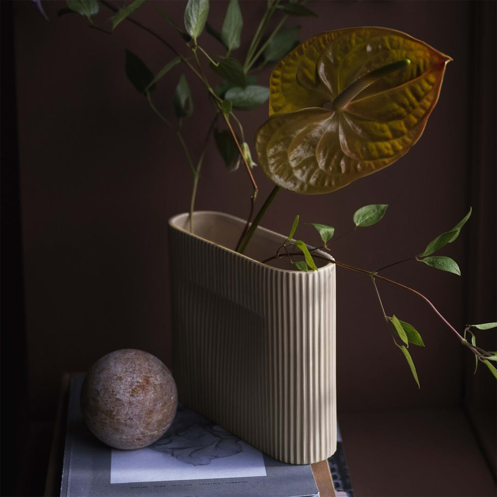 Ridge Vase Small från Vålamagasinet Krukor och vaser, Muuto, Image-3