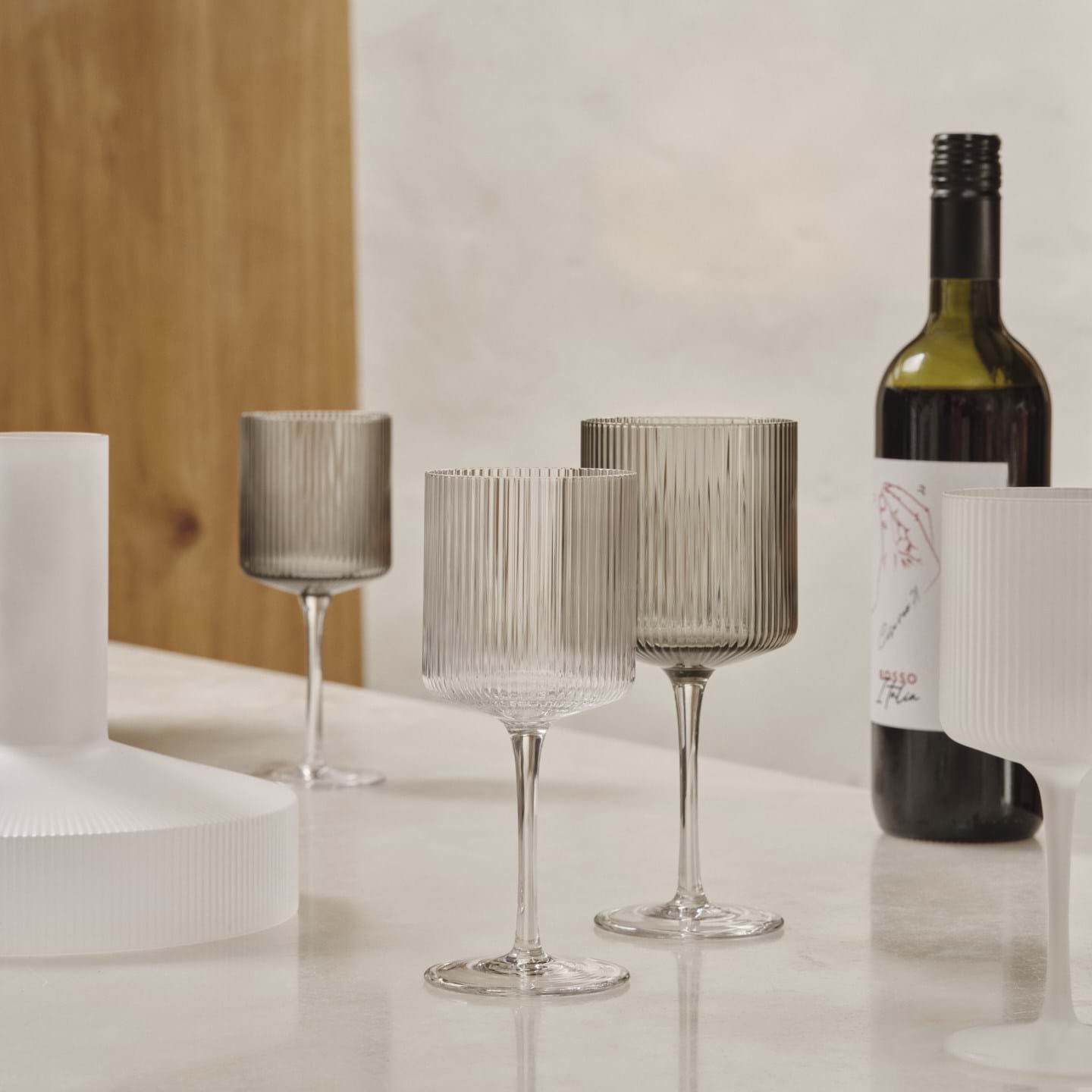 Ripple Red Wine Glasses Set of 2 från Vålamagasinet Tallrikar och glas, Ferm Living, Image-3