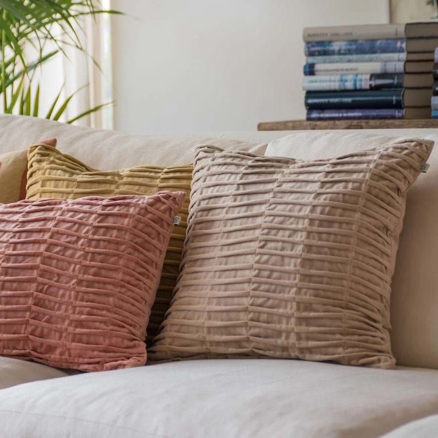 Rishi Velvet Cushion Cover 50x50 från Vålamagasinet Prydnadskuddar, Chhatwal & Jonsson, Image-2