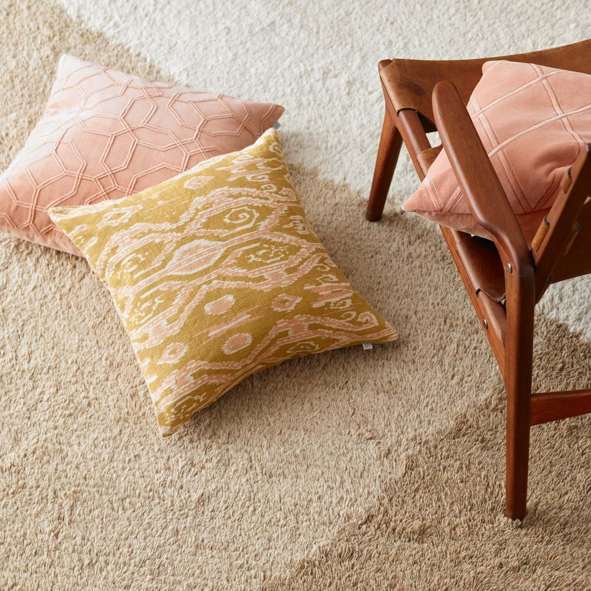 Nandi Velvet Cushion 50x50 från Vålamagasinet Prydnadskuddar, Chhatwal & Jonsson, Image-3