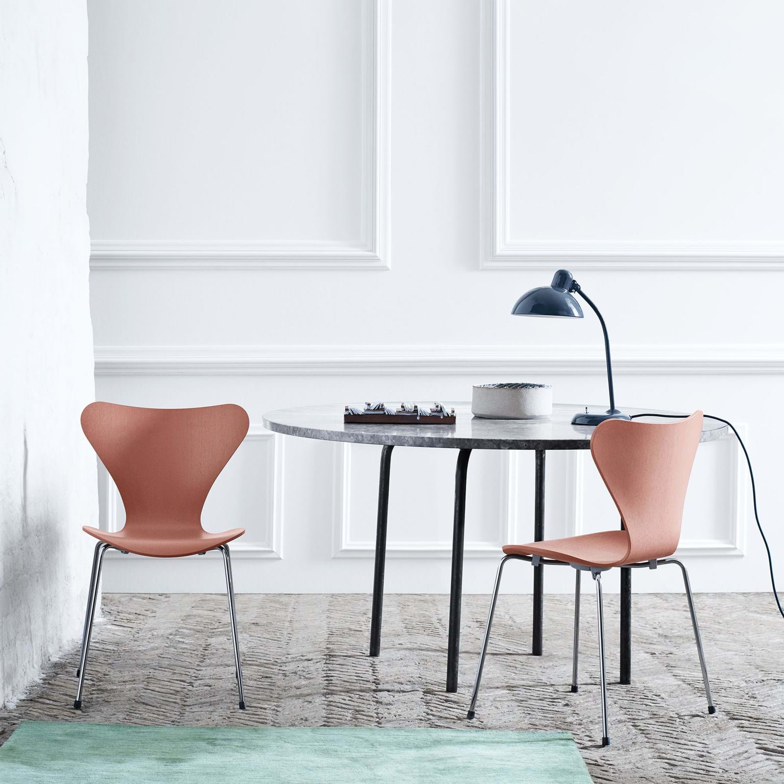 Sjuan 3107 Stol Färgad Ask från Vålamagasinet Matstolar, Fritz Hansen, Image-3