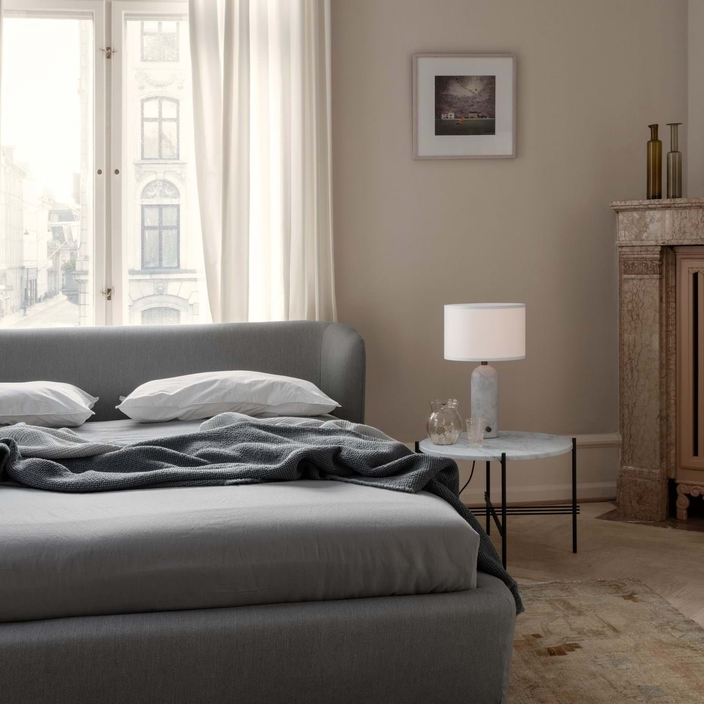 Ts Coffee Table Ø55 cm Black Frame från Vålamagasinet Soffbord, Gubi, Image-2