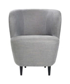 Stay Lounge Chair Small Wooden Legs från Vålamagasinet Fåtöljer, Gubi, Image-1