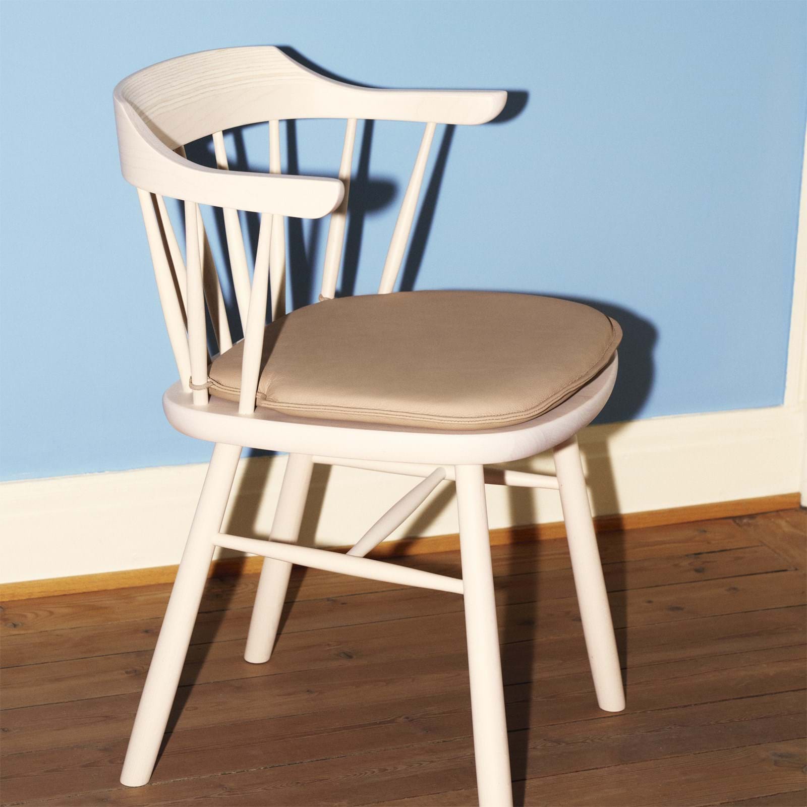 Småland Bistro Stol Med Handtag från Vålamagasinet Matstolar, Stolab, Image-5