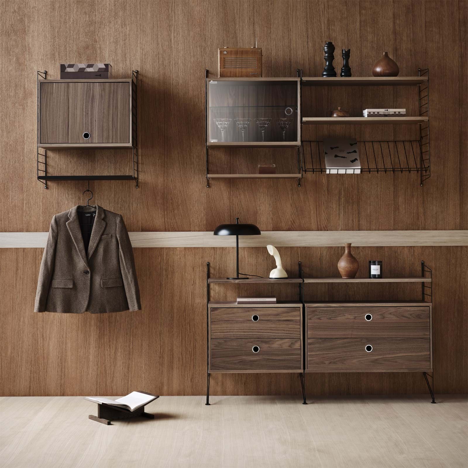 String Skåp Med Glasdörr 58x30 från Vålamagasinet Hyllor, String, Image-4