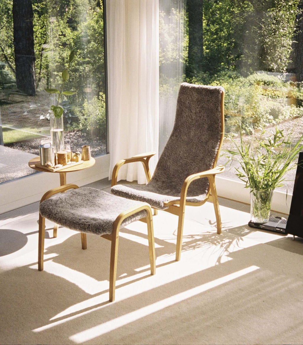 Lamino Fåtölj + Pall Bok Naturlack från Vålamagasinet Fåtöljer, Swedese, Image-4