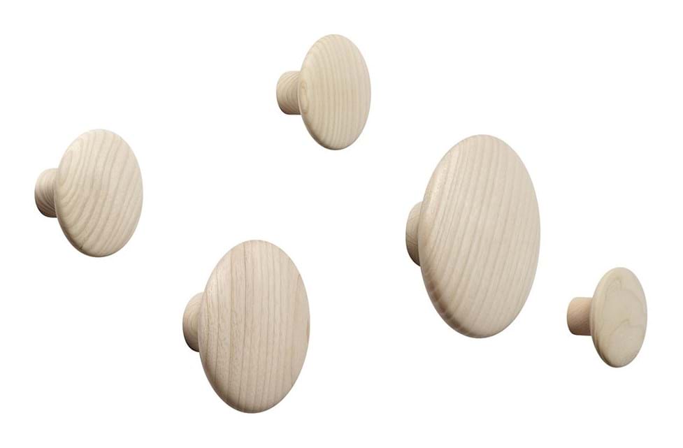 The Dots Set Of 5 Wood från Vålamagasinet Galgar och hängare, Muuto, Image-1