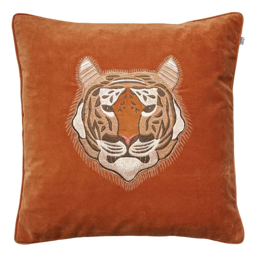 Tiger Embroidered Velvet Cushion Cover 50x50 cm från Vålamagasinet Prydnadskuddar, Chhatwal & Jonsson, Image-1