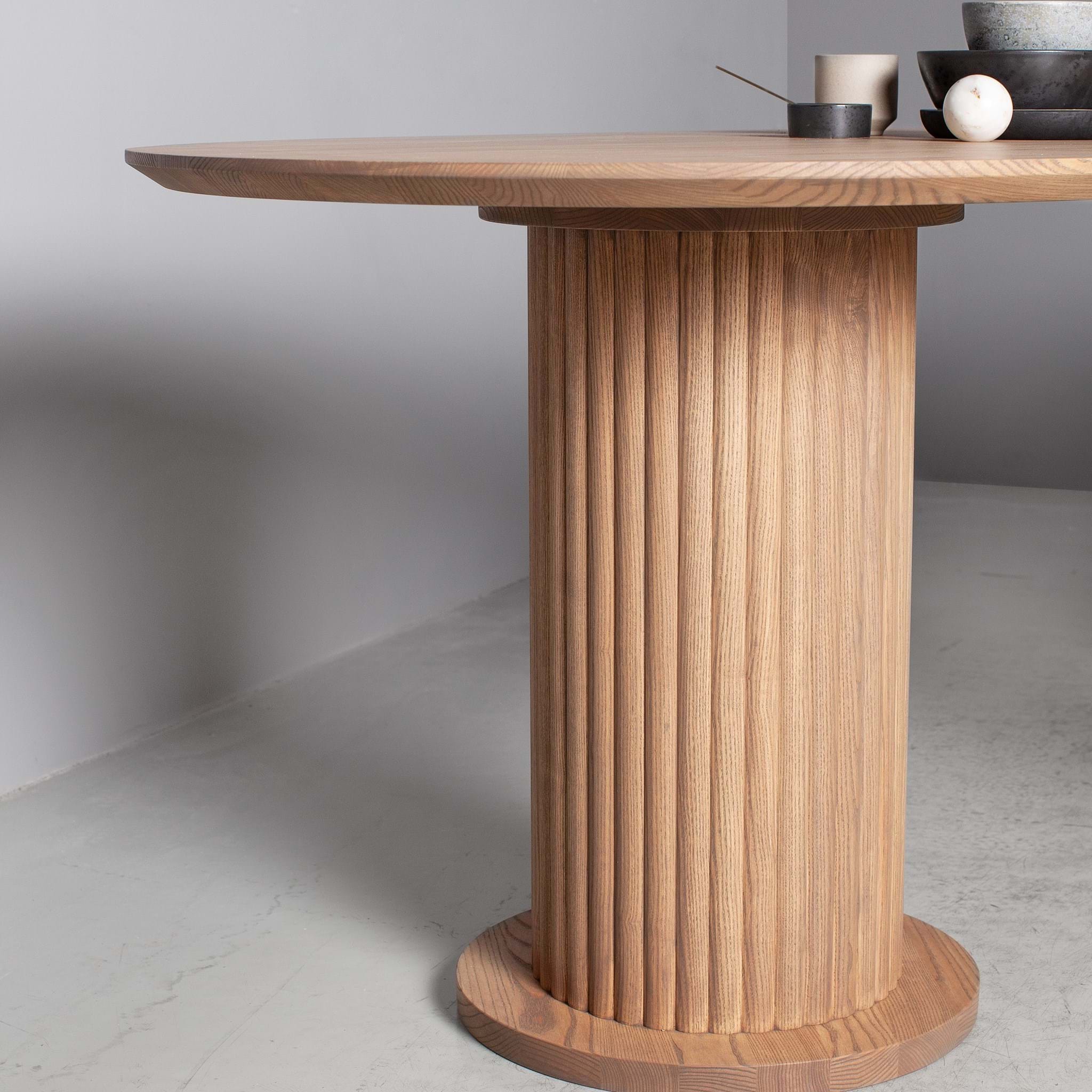 Velvet Runt Matbord Ek från Vålamagasinet Matbord, Kristensen Kristensen, Image-2