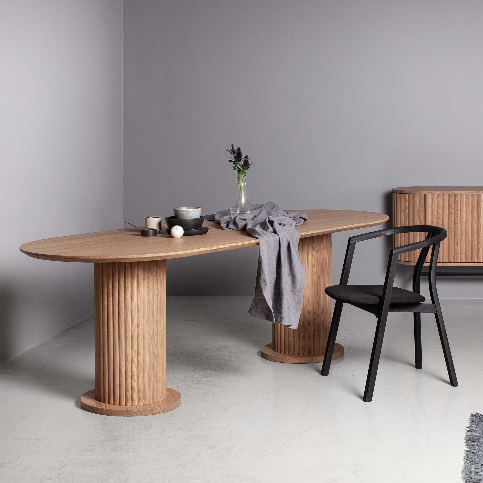 Velvet Runt Matbord Ask från Vålamagasinet Matbord, Kristensen Kristensen, Image-3