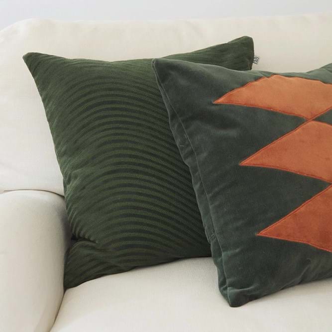 Kunal Velvet Kuddfodral 50x50 från Vålamagasinet Prydnadskuddar, Chhatwal & Jonsson, Image-2