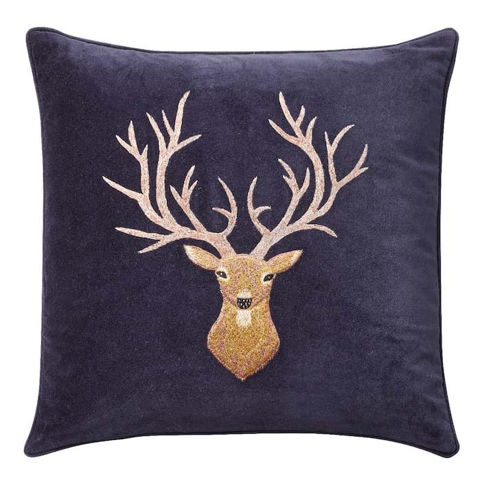 Reindeer Embroidered Velvet Kuddfodral 50x50 från Vålamagasinet Prydnadskuddar, Chhatwal & Jonsson, Image-1