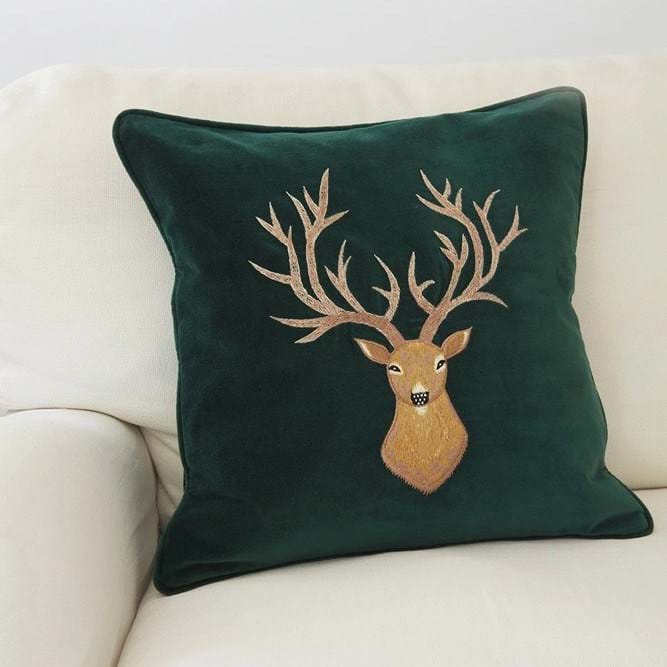 Reindeer Embroidered Velvet Kuddfodral 50x50 från Vålamagasinet Prydnadskuddar, Chhatwal & Jonsson, Image-2
