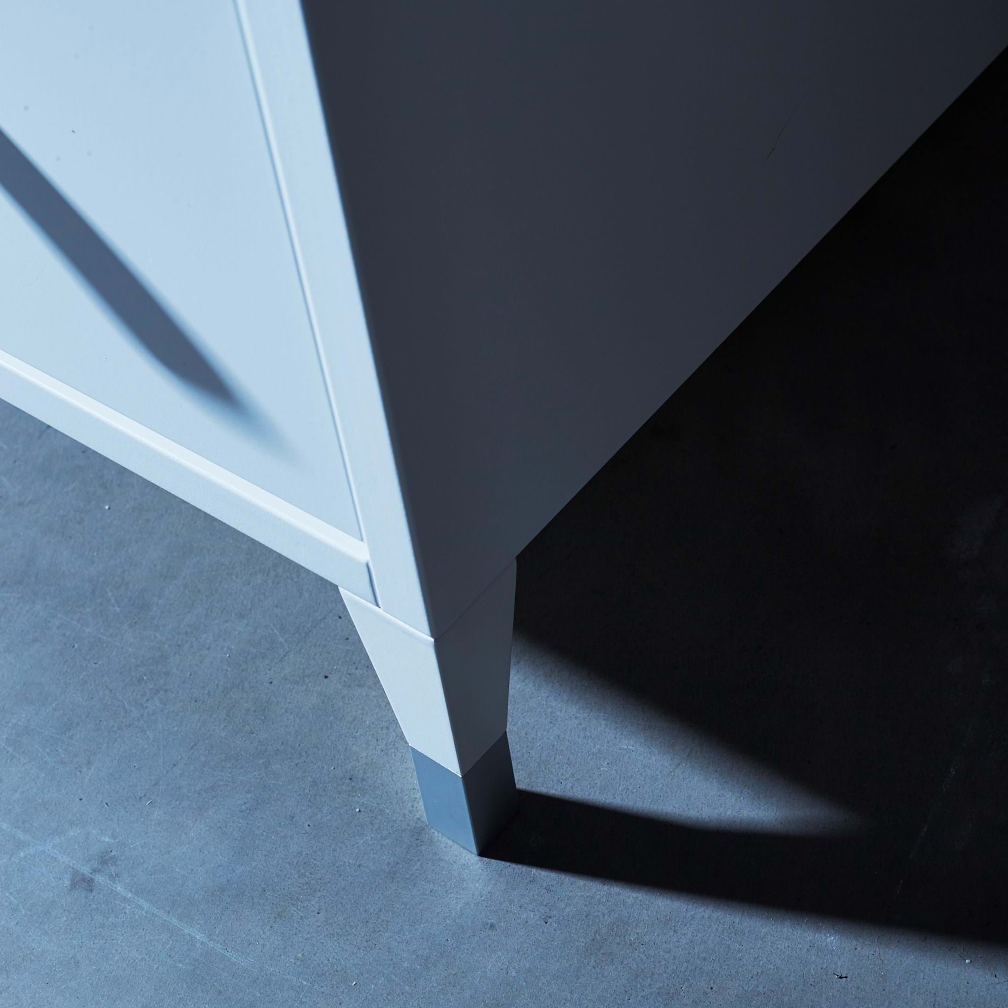 Abisko Sängbord Låga Ben från Vålamagasinet Byråar, Mavis, Image-4