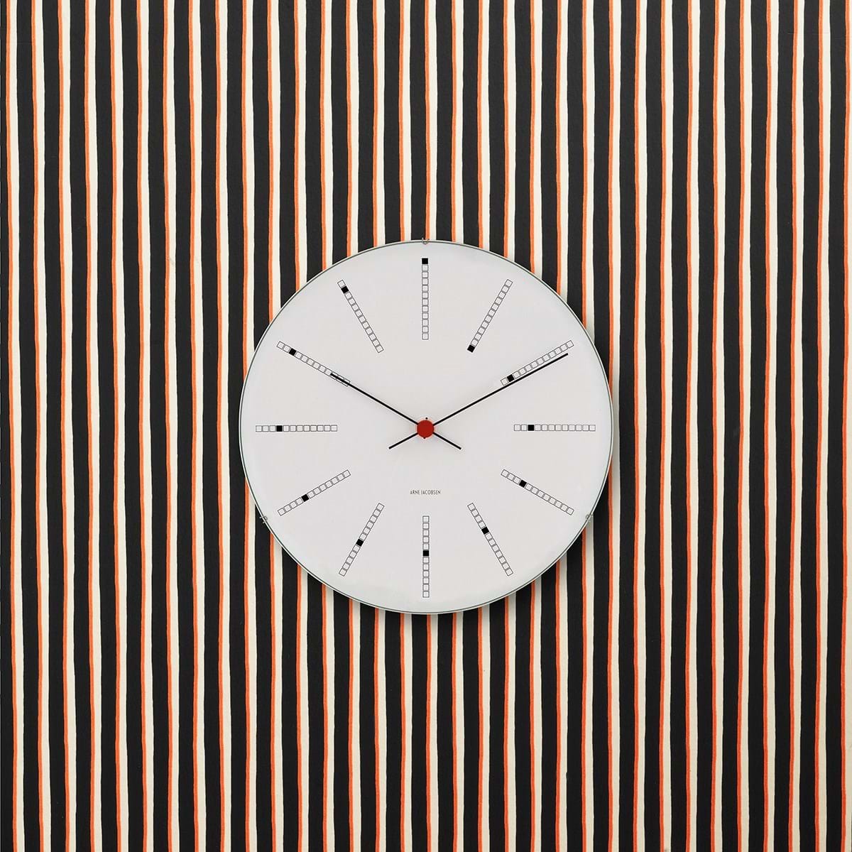 AJ Bankers Wallclock White från Vålamagasinet Klockor, Arne Jacobsen Tableclock, Image-2