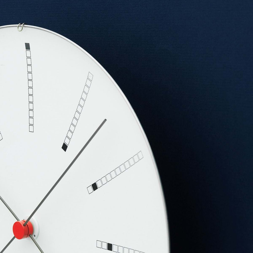 AJ Bankers Wallclock White från Vålamagasinet Klockor, Arne Jacobsen Tableclock, Image-4