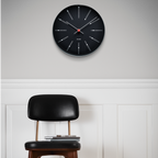 AJ Bankers Wallclock Black från Vålamagasinet Klockor, Arne Jacobsen Tableclock, Image-2