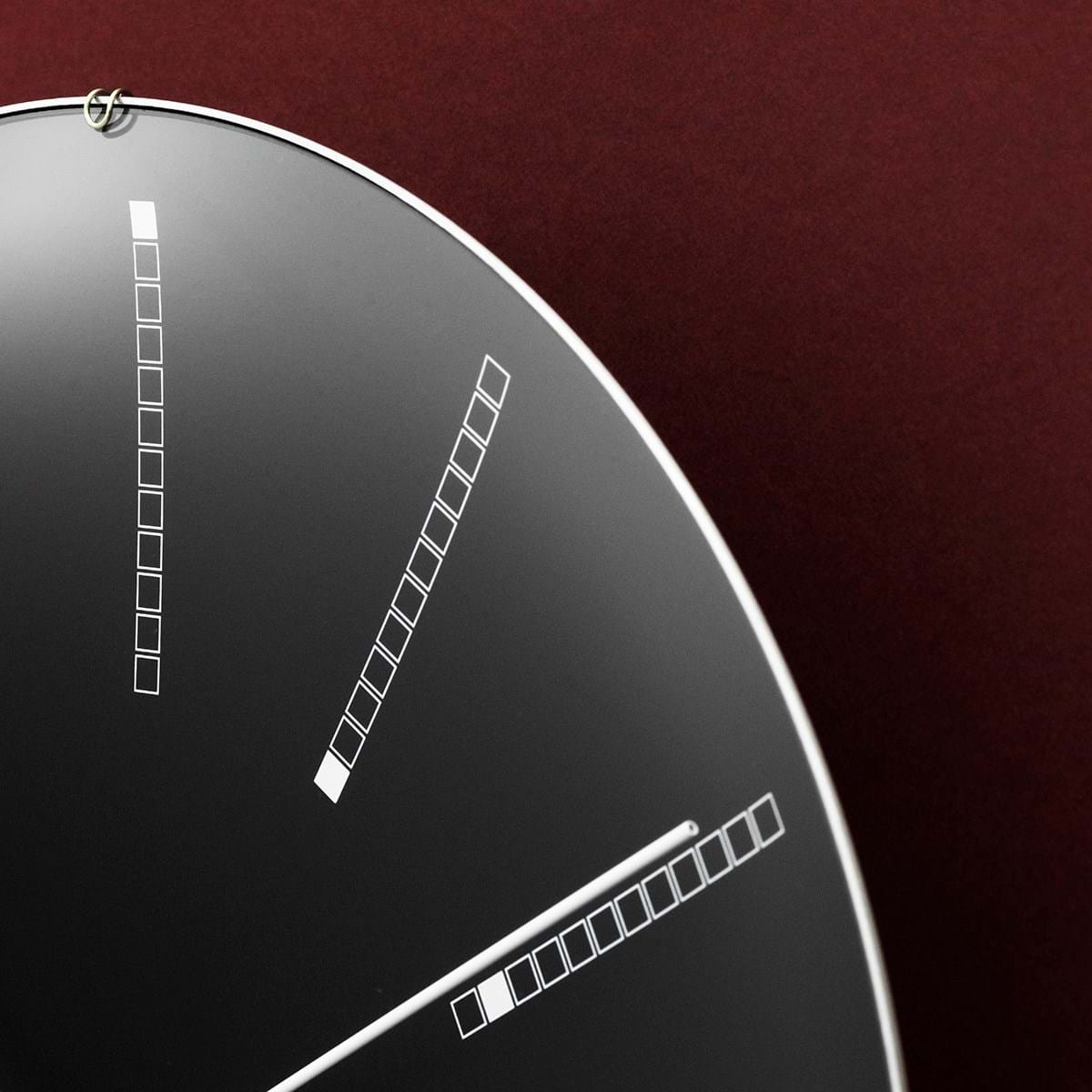 AJ Bankers Wallclock Black från Vålamagasinet Klockor, Arne Jacobsen Tableclock, Image-5