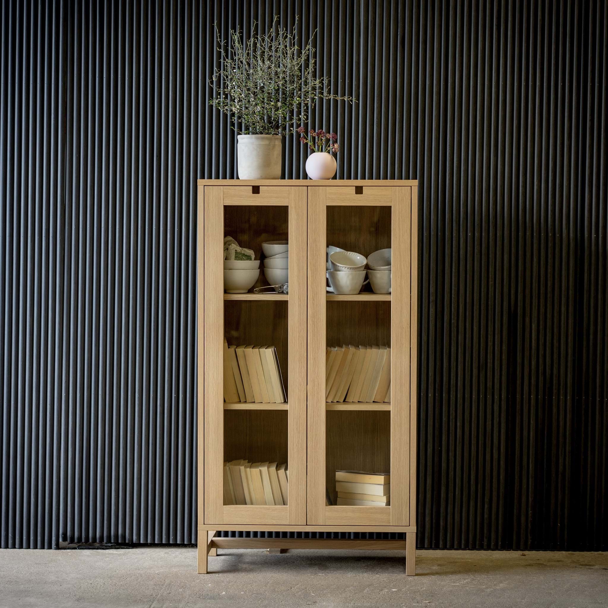 Falsterbo Vitrinskåp 127 cm - Vit från Vålamagasinet Skåp och vitrinskåp, Mavis, Image-2