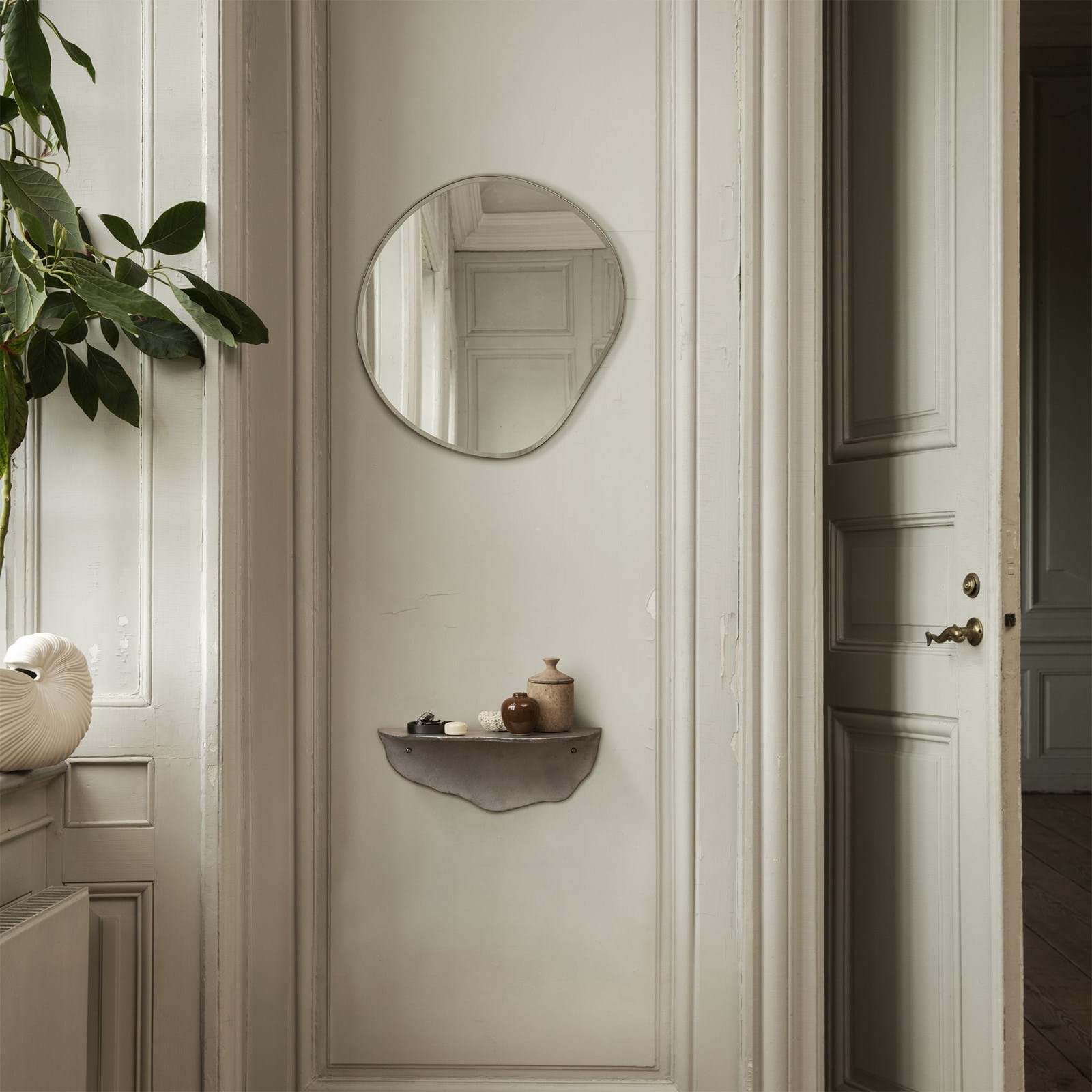 Pond Mirror Small från Vålamagasinet Speglar, Ferm Living, Image-2