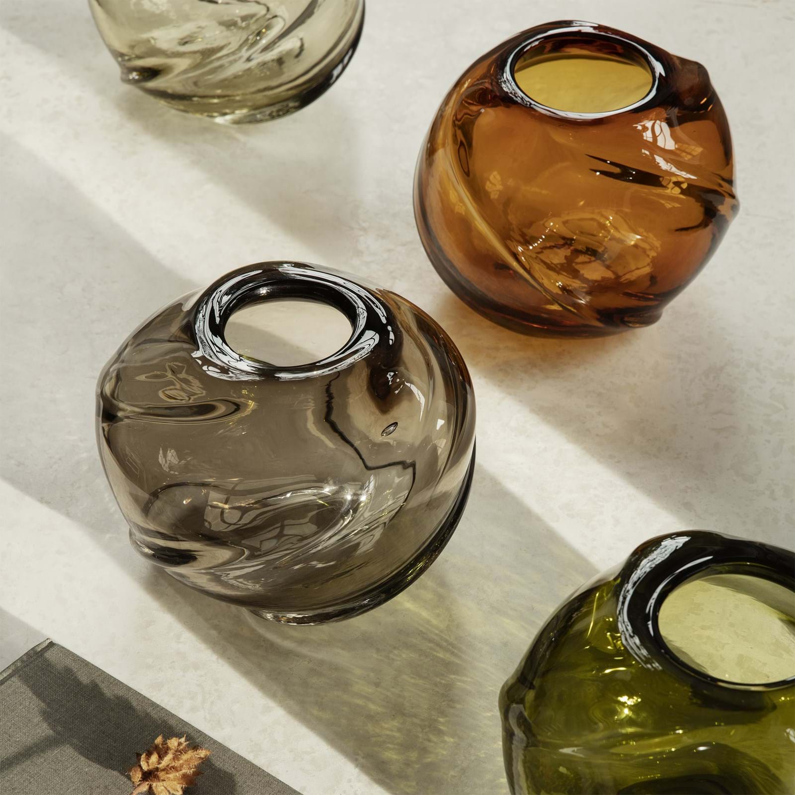 Water Swirl Vase Round från Vålamagasinet Krukor och vaser, Ferm Living, Image-2