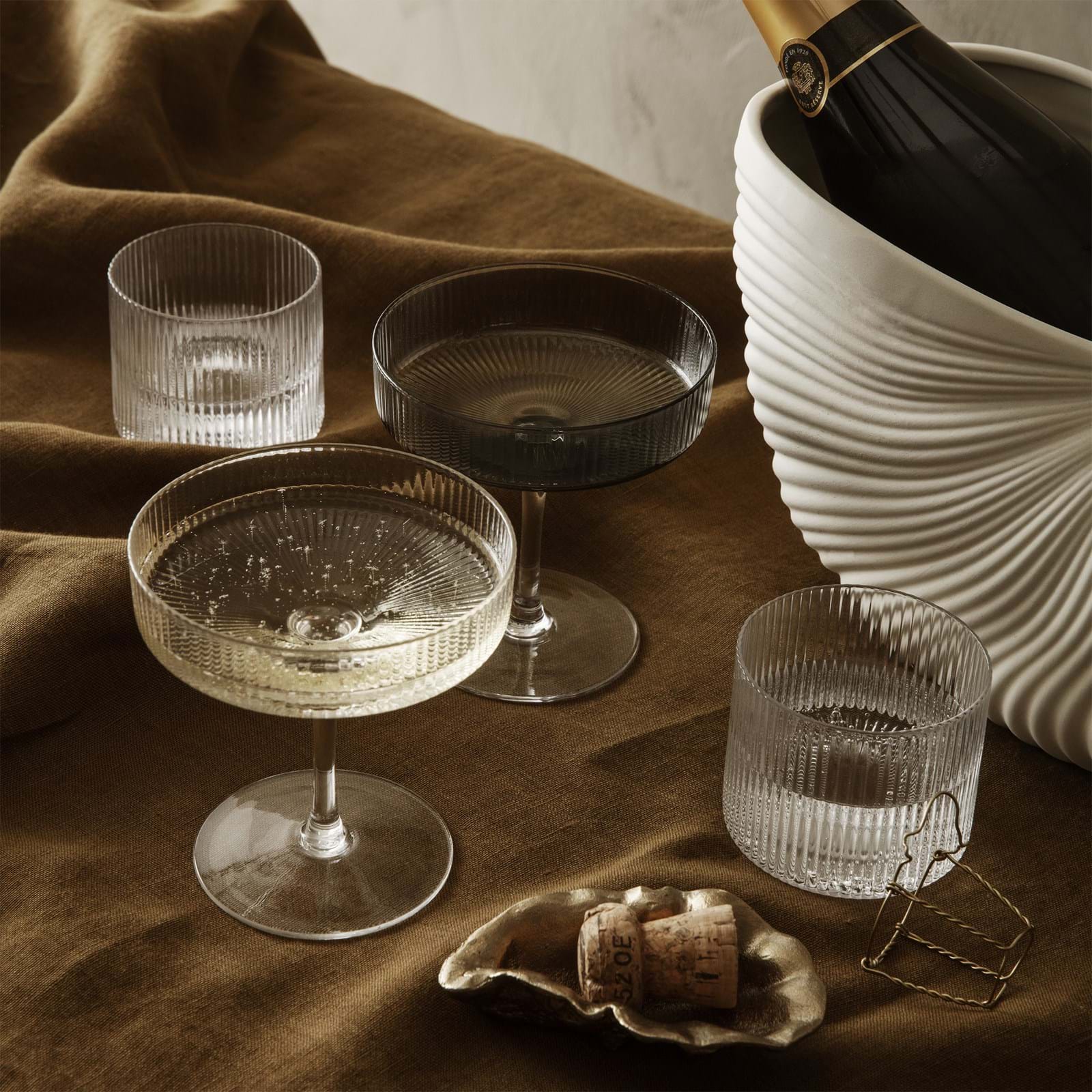 Ripple Low Glasses Set Of 4 från Vålamagasinet Tallrikar och glas, Ferm Living, Image-3