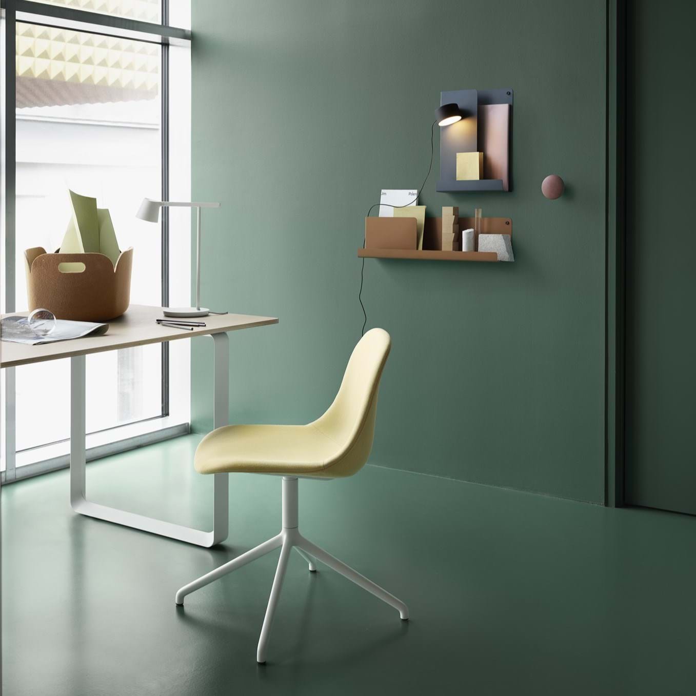 Tip Table Lamp från Vålamagasinet Bordslampor, Muuto, Image-2