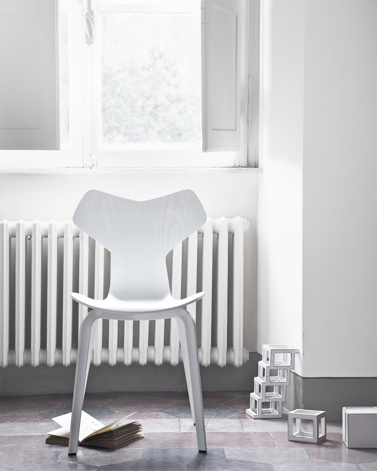 Grand Prix 4130 Stol Färgad Ask från Vålamagasinet Matstolar, Fritz Hansen, Image-4