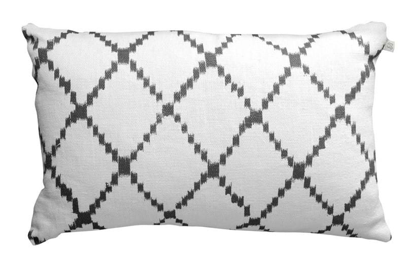 Ikat Kerela Cushion Cover 40x60 cm från Vålamagasinet Prydnadskuddar, Chhatwal & Jonsson, Image-1