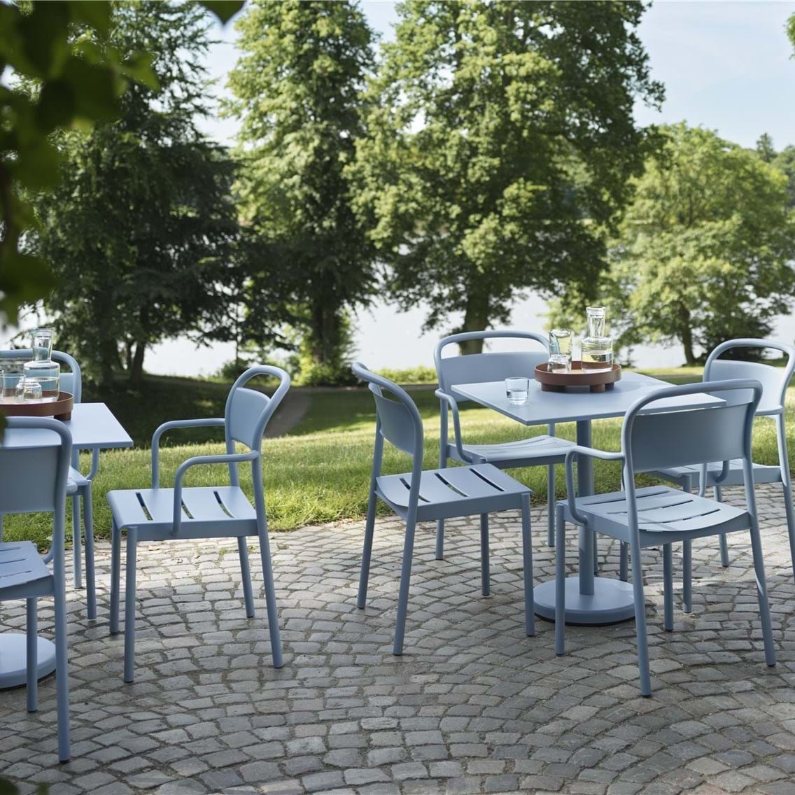 Linear Steel Cafe Table 70x70 cm från Vålamagasinet Matbord utemöbler, Muuto, Image-4