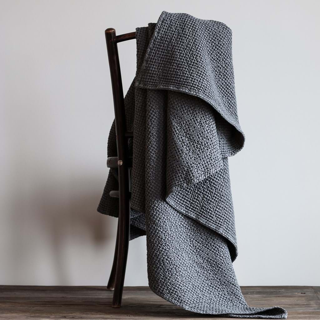 Miro Blanket 180x260 från Vålamagasinet Överkast, Tell Me More, Image-2