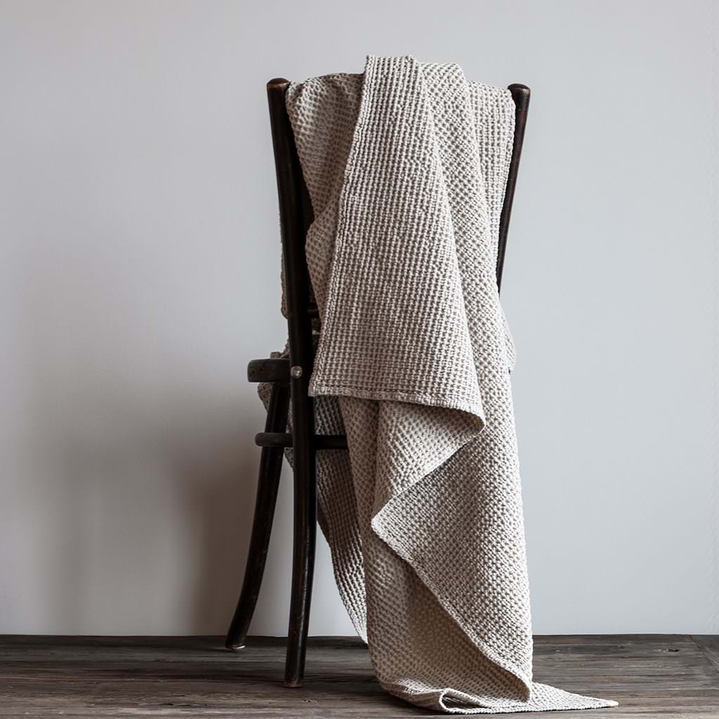 Miro Blanket 180x260 från Vålamagasinet Överkast, Tell Me More, Image-3