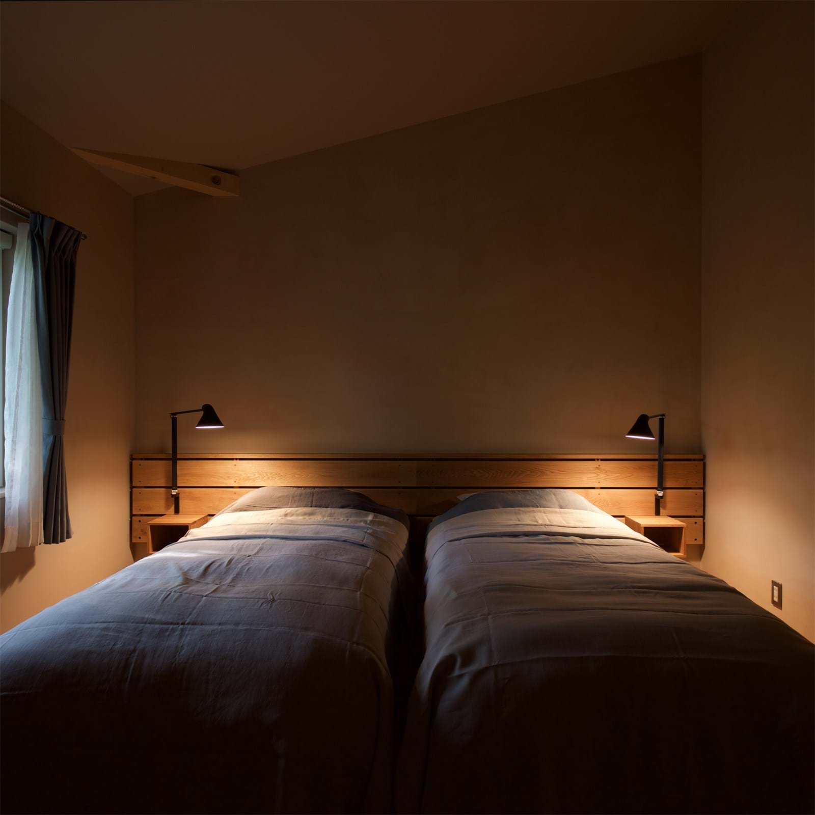 NJP Vägglampa Lång från Vålamagasinet Vägglampor, Louis Poulsen, Image-3