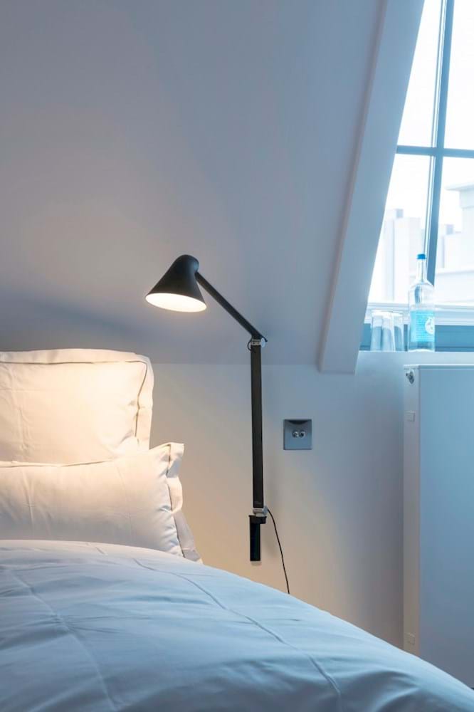 NJP Vägglampa Lång från Vålamagasinet Vägglampor, Louis Poulsen, Image-2