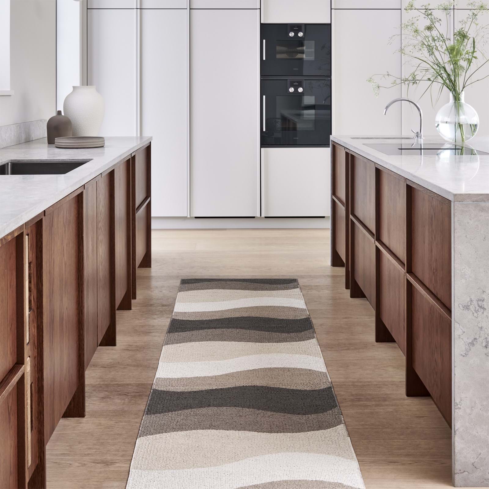 Urvi 70x200 cm från Vålamagasinet Plastmattor, Pappelina, Image-4