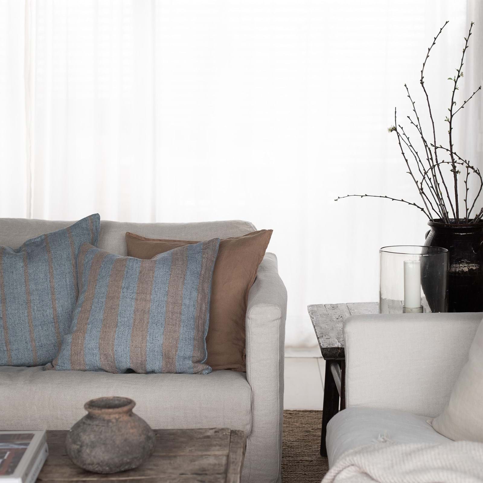 Melvin Cushion Cover 50x50 från Vålamagasinet Prydnadskuddar, Tell Me More, Image-3