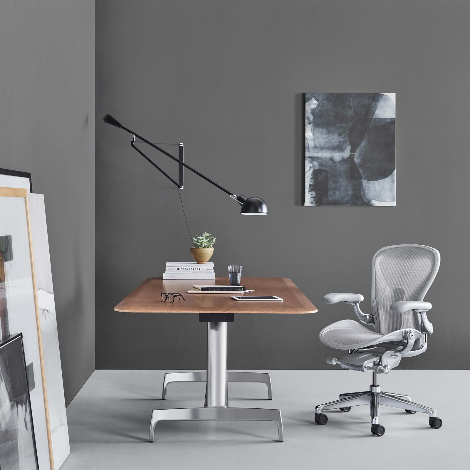 Aeron Re-Mastered Mineral/Blankpolerat från Vålamagasinet Skrivbordsstolar, Herman Miller, Image-2