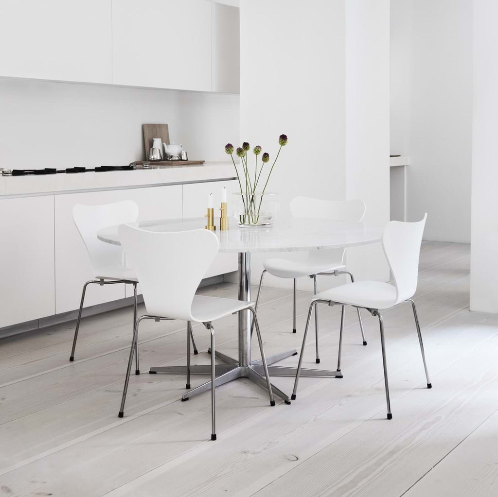 Sjuan 3107 Stol Lackad från Vålamagasinet Matstolar, Fritz Hansen, Image-6