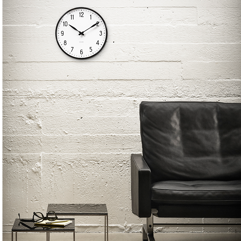 AJ Station från Vålamagasinet Klockor, Arne Jacobsen Tableclock, Image-2