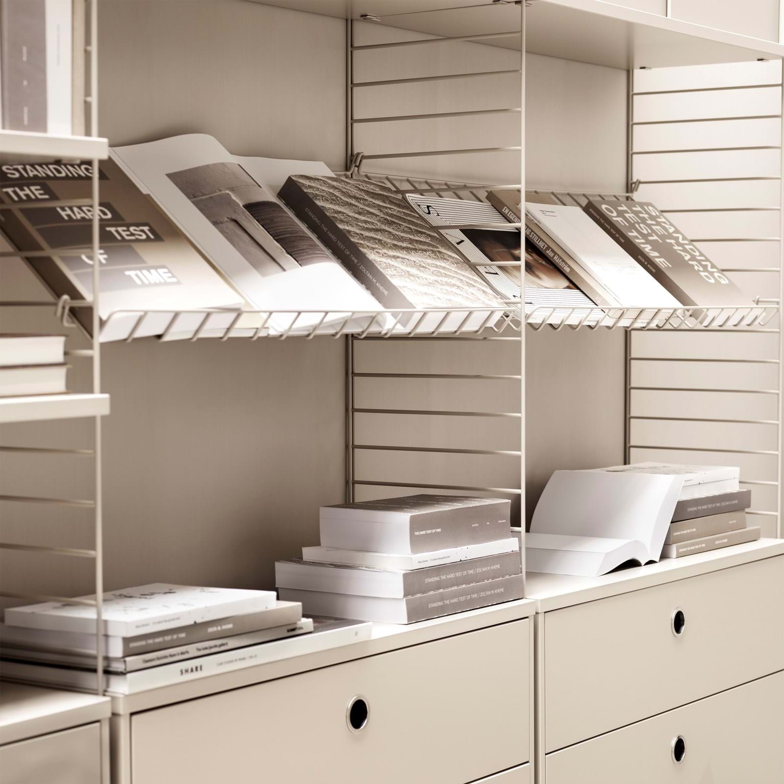 String Tidskriftshylla Tråd från Vålamagasinet Hyllor, String, Image-3