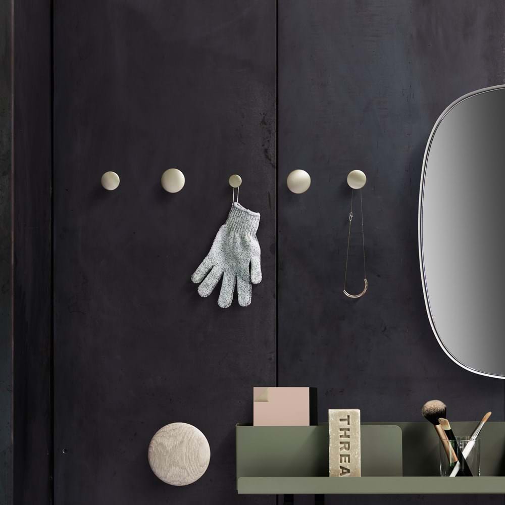 The Dots Metal Small från Vålamagasinet Galgar och hängare, Muuto, Image-3