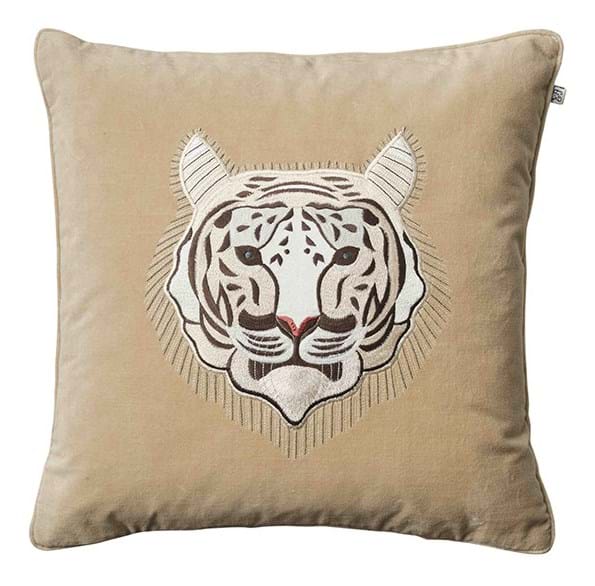 Tiger Embroidered Velvet Cushion Cover 50x50 cm från Vålamagasinet Prydnadskuddar, Chhatwal & Jonsson, Image-1