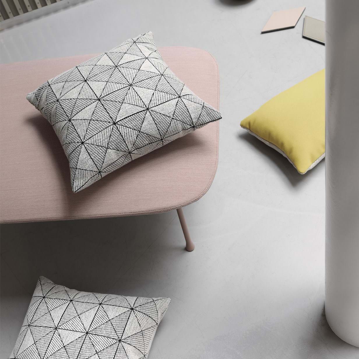 Tile Cushion 50x50 från Vålamagasinet Prydnadskuddar, Muuto, Image-3