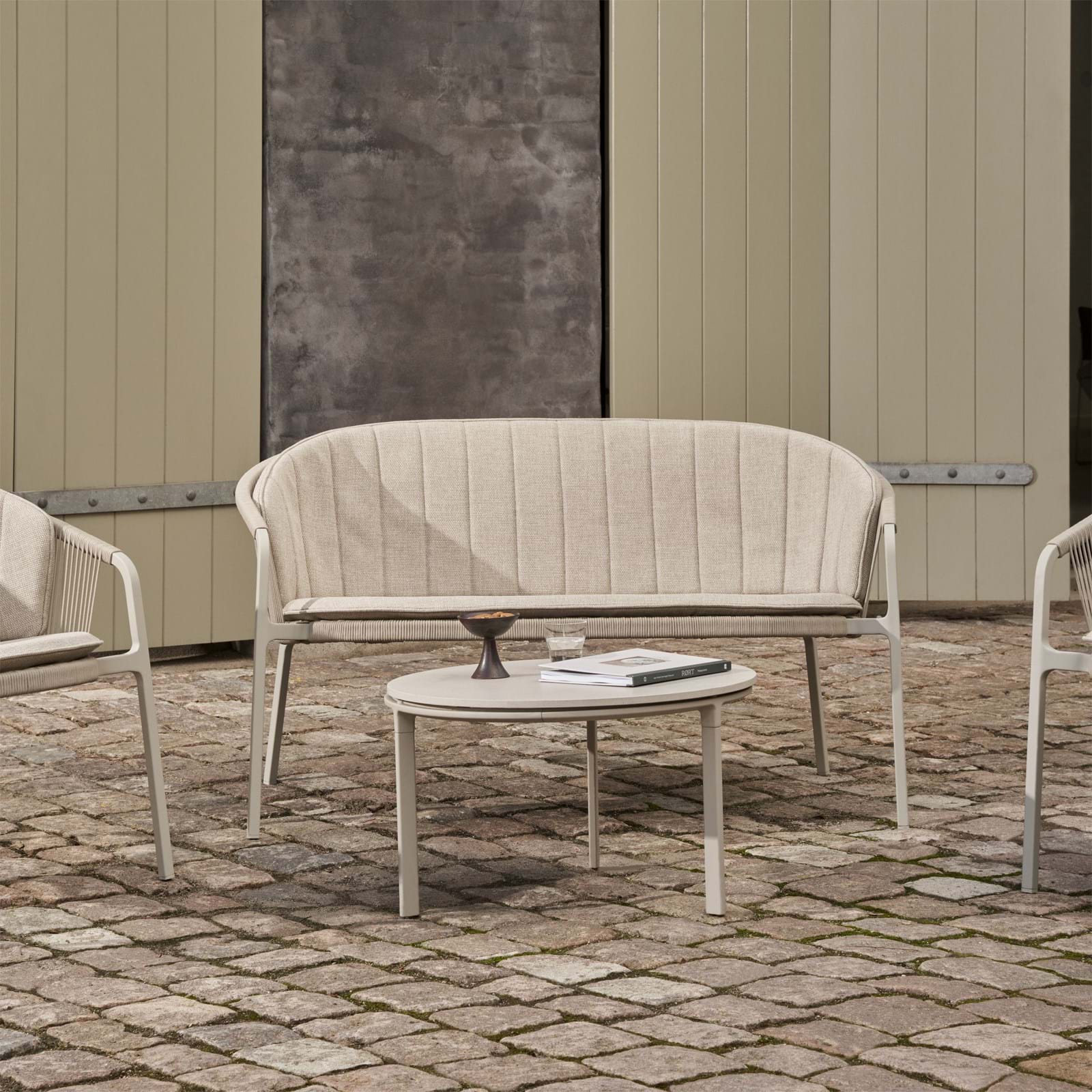 Vipp 721 Lagrasse Two-Seater Sofa från Vålamagasinet Soffor och fåtöljer utemöbler, Vipp, Image-3